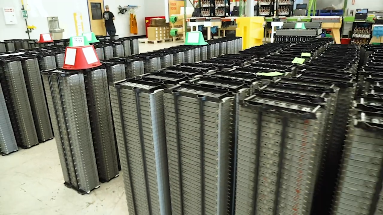 A battery company powered by live chat tawk.to